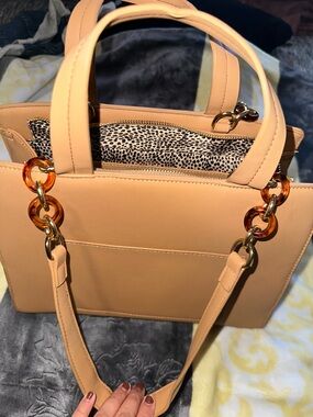 Women's Shoulder Bag in Light Tan Leather with Gold Hardware